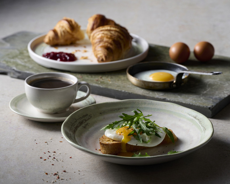 Assiette plate organique vert porcelaine vitrifiée Ø 23 cm Finca Dudson